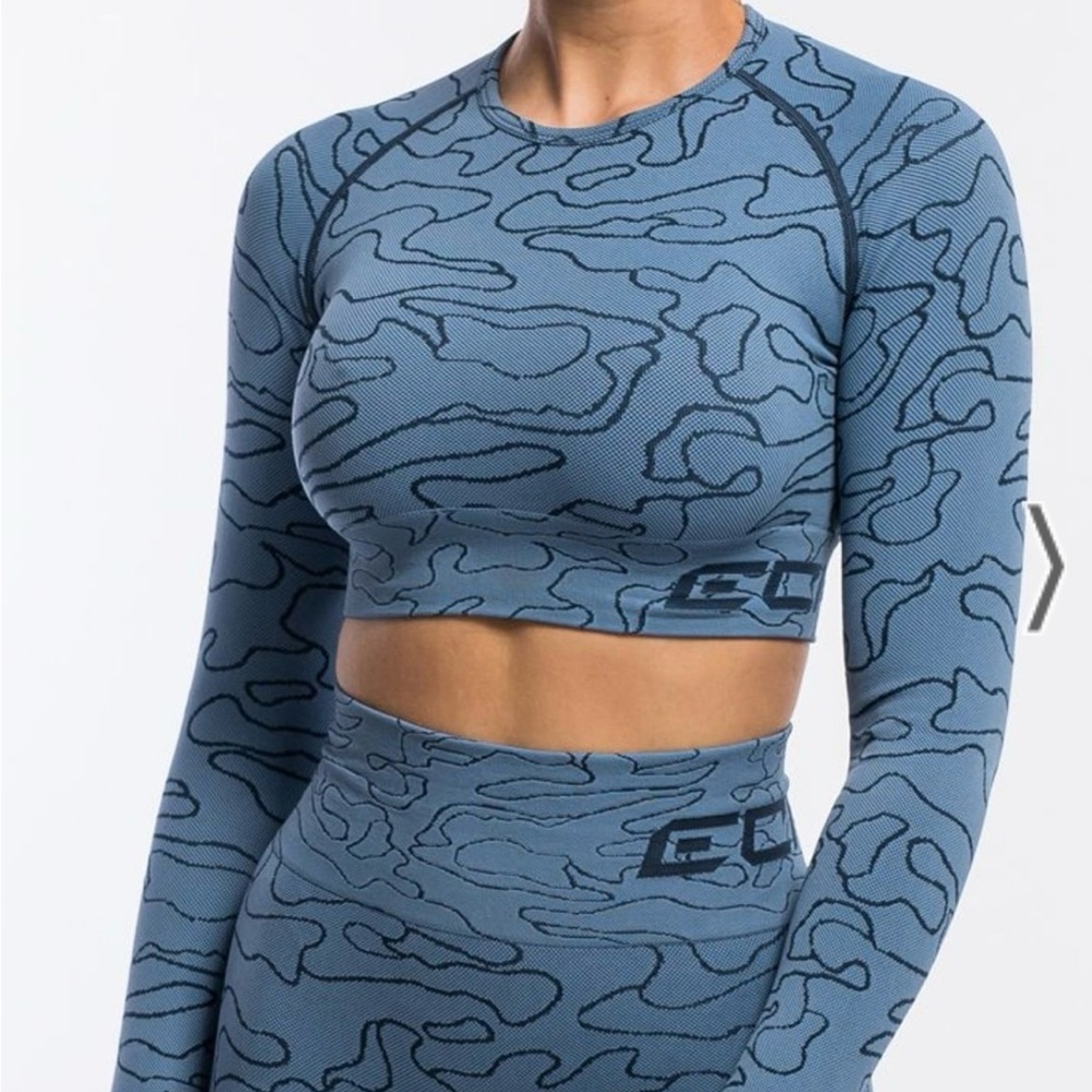 Arise camo crop size Medium NWOT